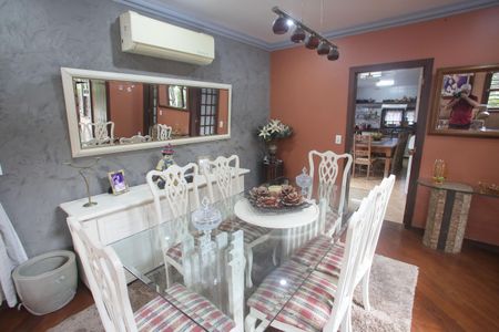 Casa de condomínio à venda com 320m², 6 quartos e 2 vagasSala de Jantar