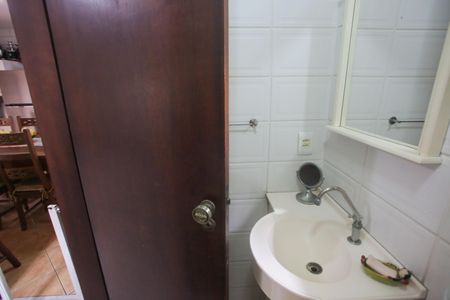 Casa de condomínio à venda com 320m², 6 quartos e 2 vagasBanheiro de Serviço
