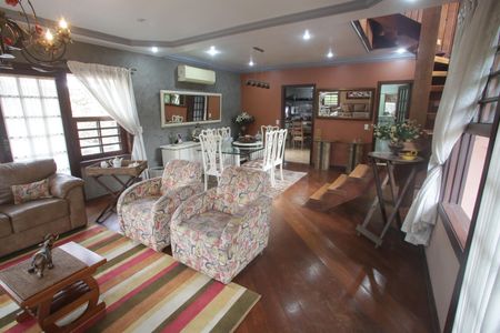 Casa de condomínio à venda com 320m², 6 quartos e 2 vagasSala de Estar