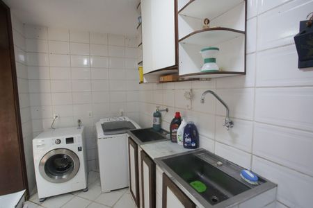 Casa de condomínio à venda com 320m², 6 quartos e 2 vagasÁrea de Serviço