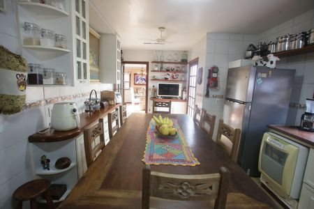 Casa de condomínio à venda com 320m², 6 quartos e 2 vagasCozinha