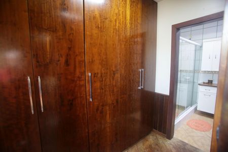 Casa de condomínio à venda com 320m², 6 quartos e 2 vagasCloset da suíte