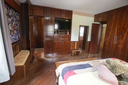 Casa de condomínio à venda com 320m², 6 quartos e 2 vagasQuarto Suíte