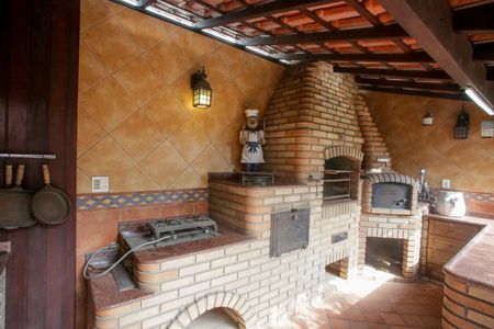 Casa de condomínio à venda com 320m², 6 quartos e 2 vagasChurrasqueira