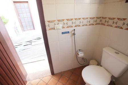 Casa de condomínio à venda com 320m², 6 quartos e 2 vagasBanheiro da Churrasqueira