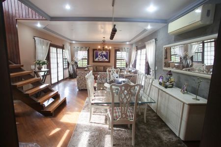 Casa de condomínio à venda com 320m², 6 quartos e 2 vagasSala