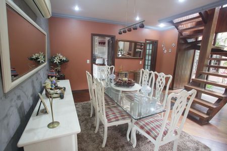 Casa de condomínio à venda com 320m², 6 quartos e 2 vagasSala de Jantar