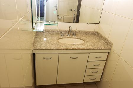 Casa à venda com 132m², 3 quartos e 2 vagas Casa à venda com 132m², 3 quartos e 2 vagasBanheiro da Suíte