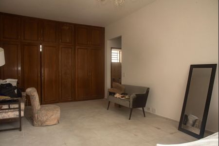Casa à venda com 660m², 3 quartos e 3 vagasSuíte