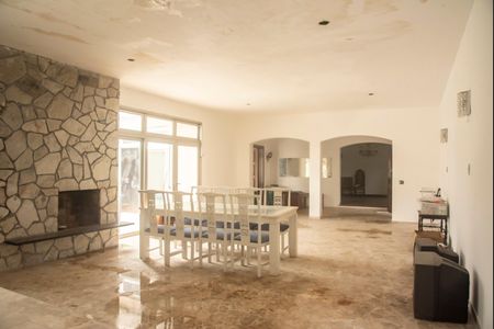 Casa à venda com 660m², 3 quartos e 3 vagasSala