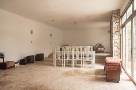 Casa à venda com 660m², 3 quartos e 3 vagasSala