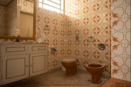 Casa à venda com 660m², 3 quartos e 3 vagasBanheiro da Suíte