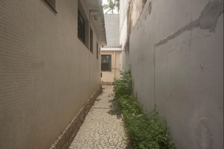 Casa à venda com 660m², 3 quartos e 3 vagasQuintal - Acesso lateral