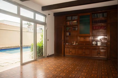 Casa à venda com 660m², 3 quartos e 3 vagasSala de TV