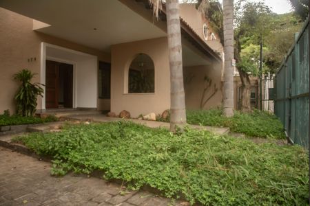 Casa à venda com 660m², 3 quartos e 3 vagasFrente - Jardim