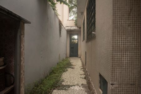 Casa à venda com 660m², 3 quartos e 3 vagasQuintal - Acesso lateral