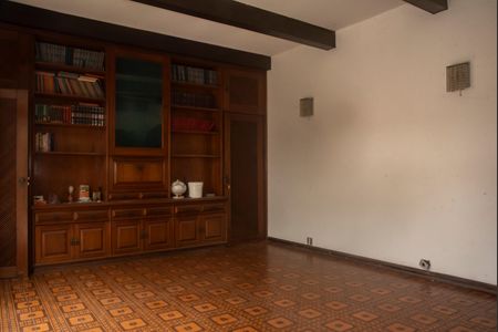 Casa à venda com 660m², 3 quartos e 3 vagasSala de TV