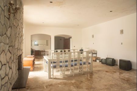 Casa à venda com 660m², 3 quartos e 3 vagasSala