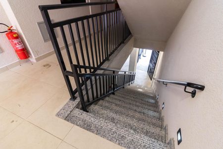 Apartamento à venda com 37m², 2 quartos e 1 vaga Apartamento à venda com 37m², 2 quartos e 1 vagaEscada