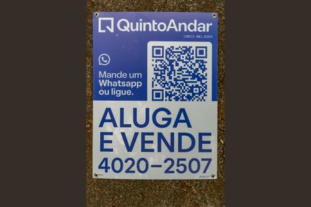 Apartamento para alugar com 63m², 3 quartos e 1 vagaPlaca de aluga e vende instalada na fachada do prédio (GYAK-312 )