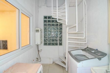 Casa à venda com 174m², 3 quartos e 2 vagasEscada