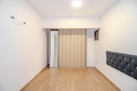 Casa à venda com 174m², 3 quartos e 2 vagasQuarto 1