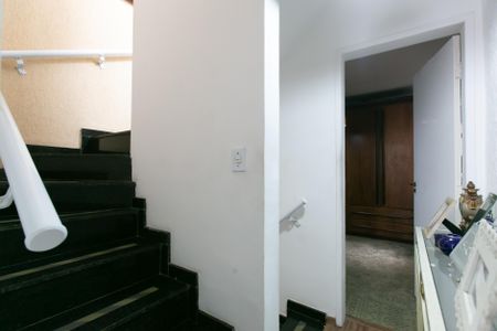 Casa para alugar com 100m², 2 quartos e 1 vagaEscada 