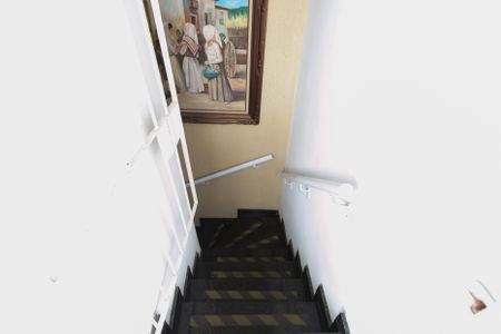 Casa para alugar com 100m², 2 quartos e 1 vagaEscada 