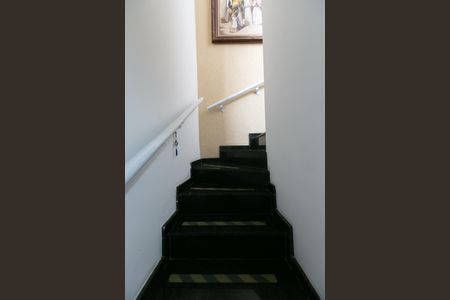 Casa para alugar com 100m², 2 quartos e 1 vagaEscada 