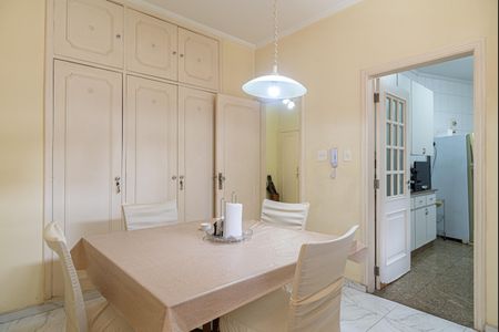 Apartamento à venda com 200m², 3 quartos e 2 vagasCopa