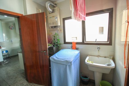 Apartamento à venda com 309m², 3 quartos e 4 vagas Apartamento à venda com 309m², 3 quartos e 4 vagasÁrea de Serviço