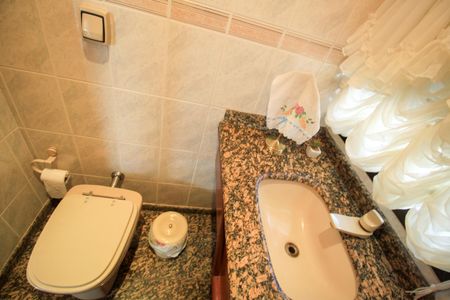 Apartamento à venda com 309m², 3 quartos e 4 vagas Apartamento à venda com 309m², 3 quartos e 4 vagasLavabo