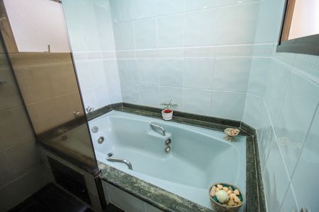 Apartamento à venda com 309m², 3 quartos e 4 vagas Apartamento à venda com 309m², 3 quartos e 4 vagasBanheiro Suíte 1
