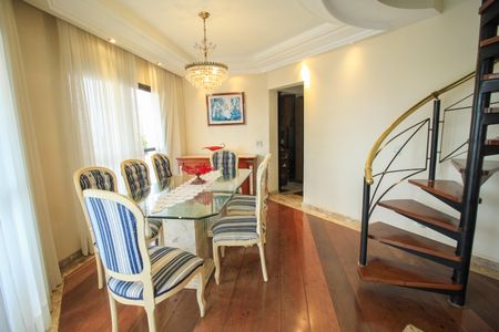 Apartamento à venda com 309m², 3 quartos e 4 vagas Apartamento à venda com 309m², 3 quartos e 4 vagasSala