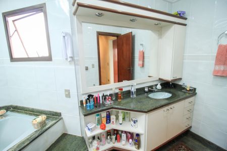 Apartamento à venda com 309m², 3 quartos e 4 vagas Apartamento à venda com 309m², 3 quartos e 4 vagasBanheiro Suíte 1