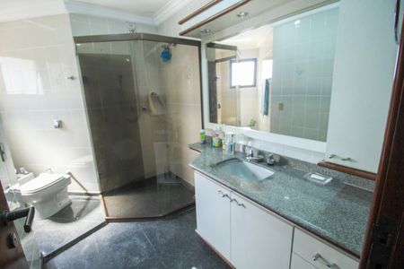 Apartamento à venda com 309m², 3 quartos e 4 vagas Apartamento à venda com 309m², 3 quartos e 4 vagas Banheiro Suíte 3