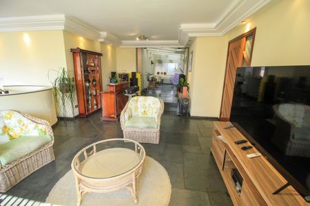 Apartamento à venda com 309m², 3 quartos e 4 vagas Apartamento à venda com 309m², 3 quartos e 4 vagasÁrea comum