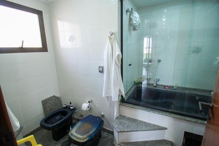 Apartamento à venda com 309m², 3 quartos e 4 vagas Apartamento à venda com 309m², 3 quartos e 4 vagasBanheiro Suíte 2