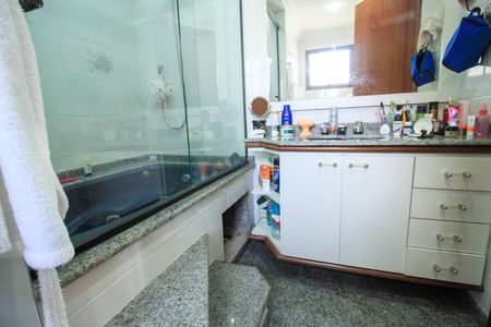 Apartamento à venda com 309m², 3 quartos e 4 vagas Apartamento à venda com 309m², 3 quartos e 4 vagasBanheiro Suíte 2