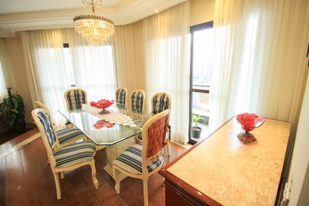 Apartamento à venda com 309m², 3 quartos e 4 vagas Apartamento à venda com 309m², 3 quartos e 4 vagasSala