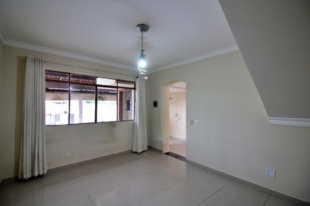 Casa à venda com 150m², 2 quartos e 2 vagasSala