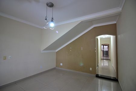 Casa à venda com 150m², 2 quartos e 2 vagasSala