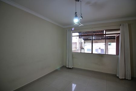 Casa à venda com 150m², 2 quartos e 2 vagasSala