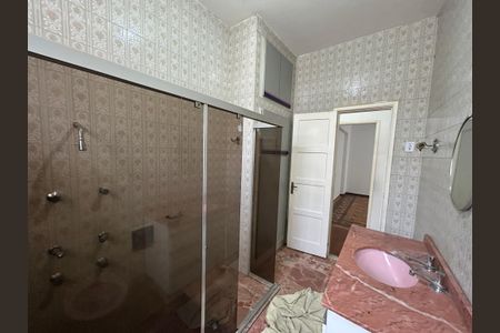 Casa à venda com 299m², 4 quartos e 4 vagasBanheiro Social