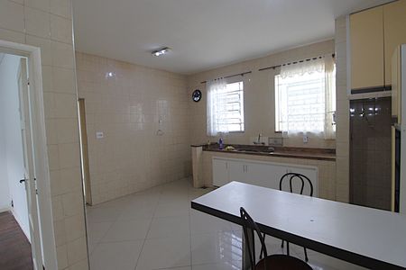 Casa à venda com 299m², 4 quartos e 4 vagasCozinha