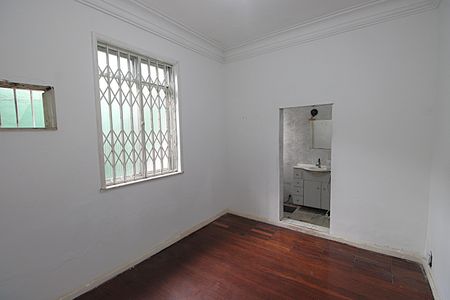 Casa à venda com 299m², 4 quartos e 4 vagasSuíte 1