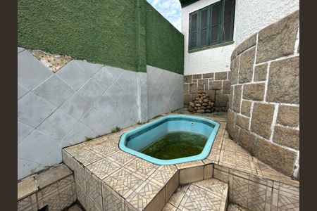 Casa à venda com 299m², 4 quartos e 4 vagasPiscina
