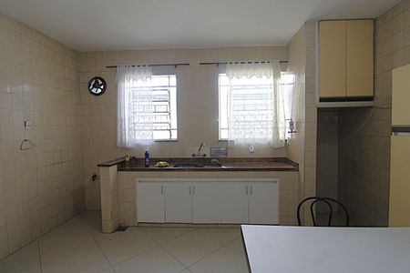 Casa à venda com 299m², 4 quartos e 4 vagasCozinha