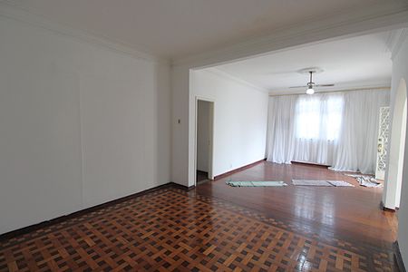 Casa à venda com 299m², 4 quartos e 4 vagasSala 1