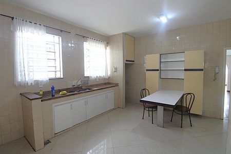 Casa à venda com 299m², 4 quartos e 4 vagasCozinha